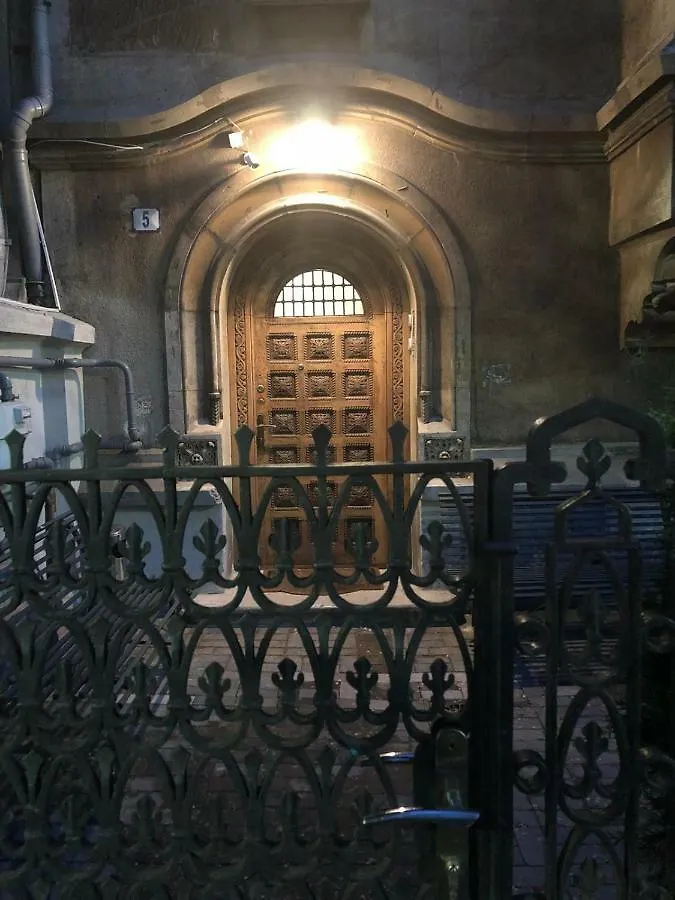 Lascăr Catargiu Vila Bucureşti 0*,  România